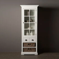 Smalle Vitrinekast Met Manden Landelijk