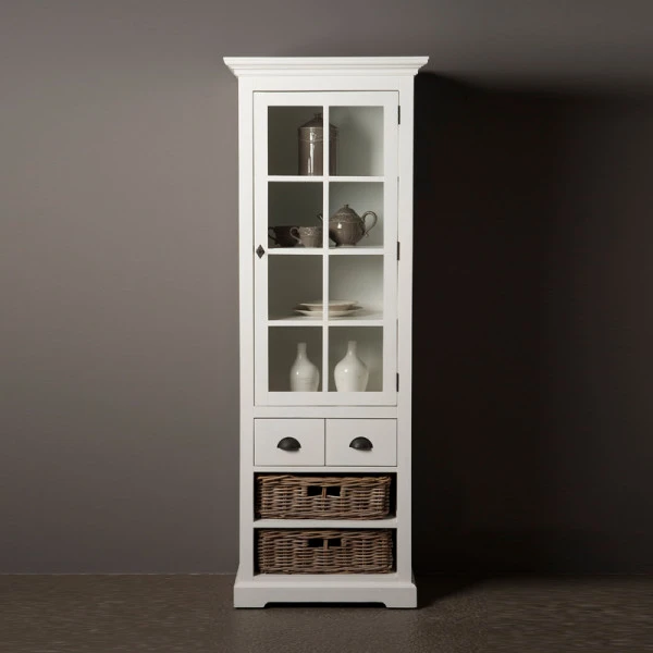 Smalle Vitrinekast Met Manden Landelijk